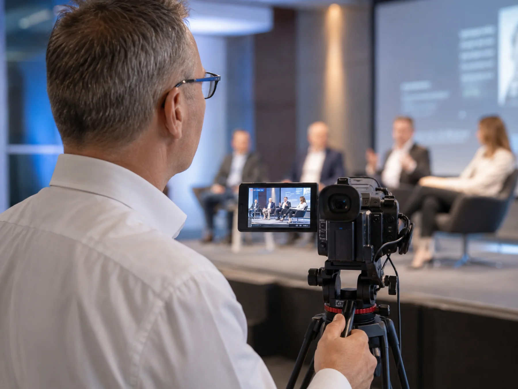 Visualisierung einer professionellen Videoaufnahme einer Podiumsdiskussion